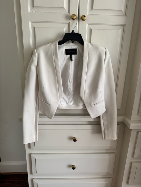 BCBGMaxAzria Jackets & Blazers - BCBGMaxAzria White Cropped Open-Front Blazer